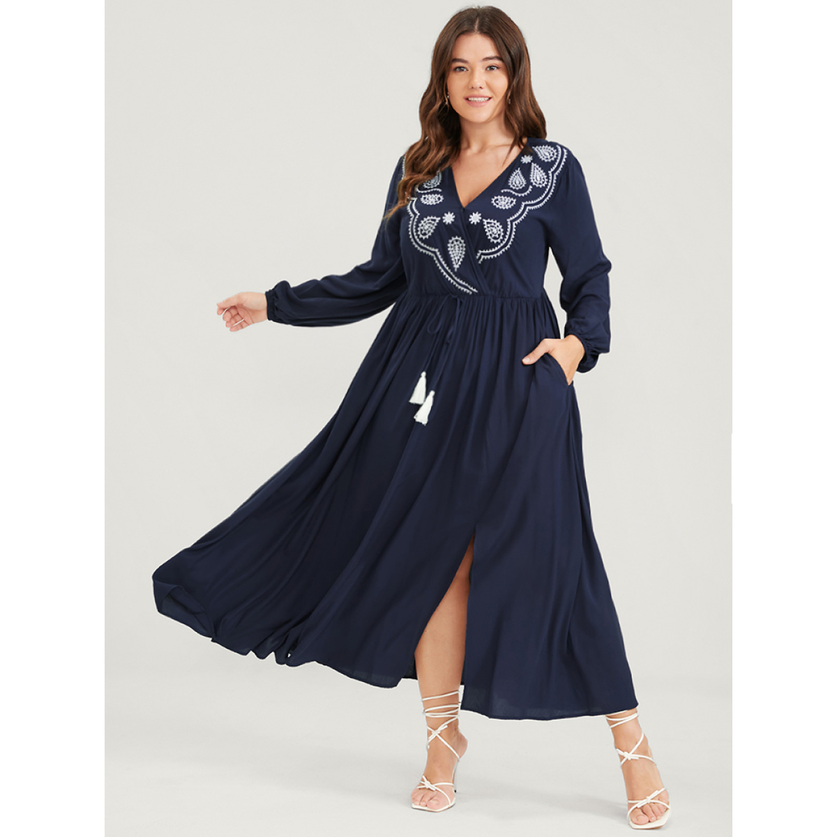 Plus Size Solid Embroidered Pocket Split Hem Flutter Wrap Ties Dress DarkBlue Women Elegant Embroidered V-neck Long Sleeve Curvy Long Dress BloomChic
Plus Size Solid Embroidered Pocket Split Hem Flutter Wrap Ties Dress DarkBlue Women Elegant Embroidered V-neck Long Sleeve Curvy Long Dress BloomChic