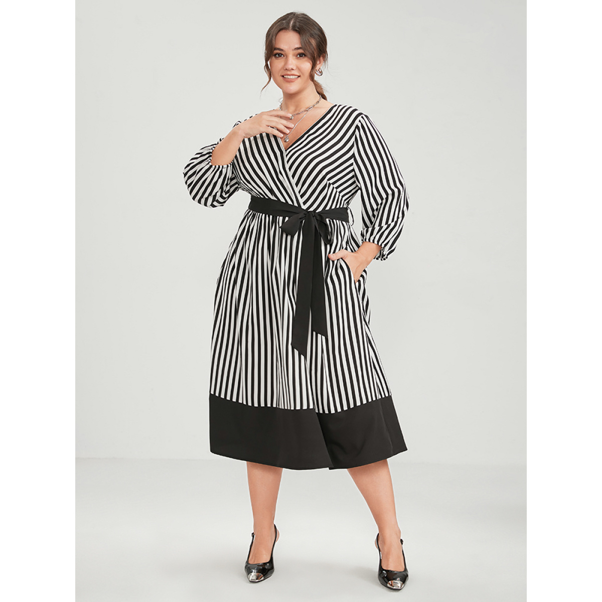 Plus Size Striped Contrast Patchwork Lantern Sleeve Pocket Belted Wrap Dress Black Women Office Belted V-neck Elbow-length sleeve Curvy Midi Dress BloomChic
Plus Size Striped Contrast Patchwork Lantern Sleeve Pocket Belted Wrap Dress Black Women Office Belted V-neck Elbow-length sleeve Curvy Midi Dress BloomChic