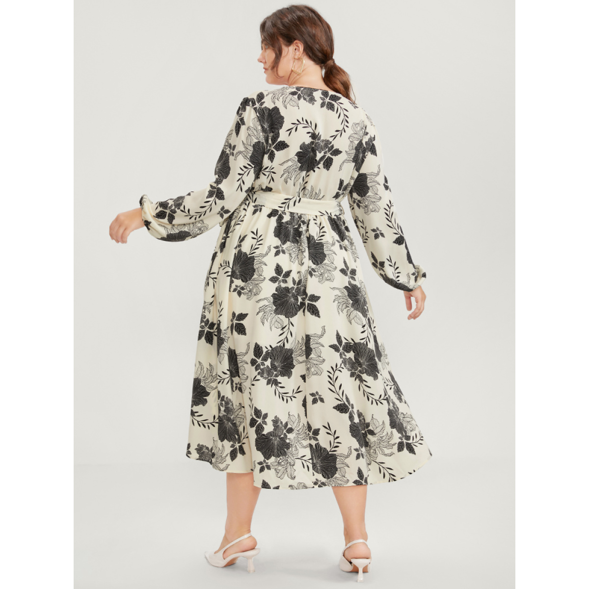 Plus Size Floral Print Lantern Sleeve Pocket Split Belted Dress Beige Women Elegant Belted V-neck Long Sleeve Curvy Midi Dress BloomChic
Plus Size Floral Print Lantern Sleeve Pocket Split Belted Dress Beige Women Elegant Belted V-neck Long Sleeve Curvy Midi Dress BloomChic