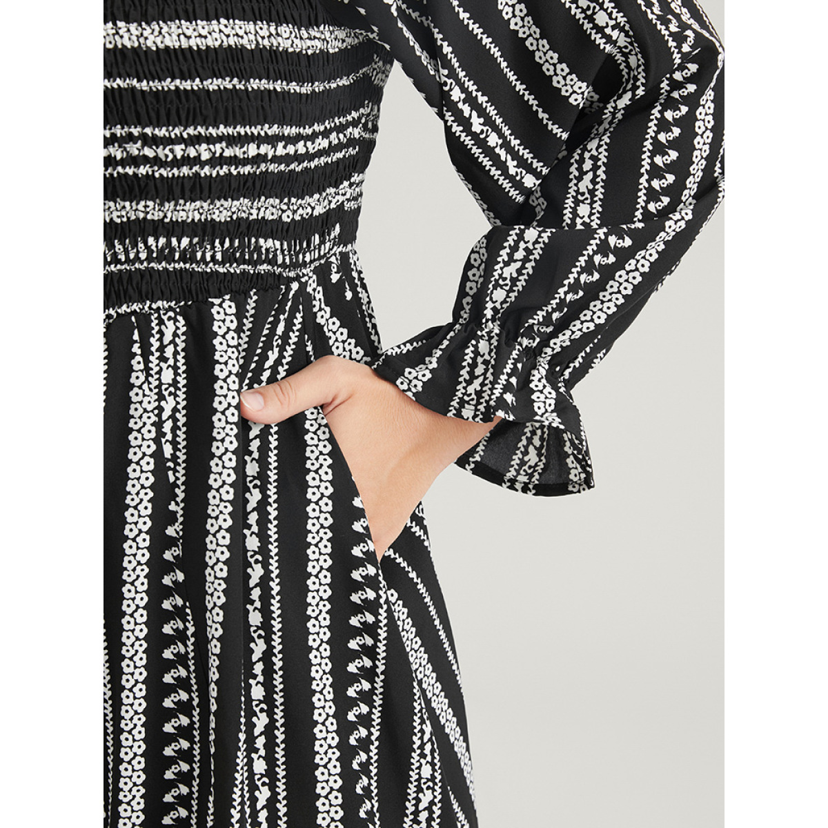 Plus Size Striped Square Neck Lantern Sleeve Pocket Shirred Split Dress Black Women Vacation Pocket Square Neck Long Sleeve Curvy Midi Dress BloomChic
Plus Size Striped Square Neck Lantern Sleeve Pocket Shirred Split Dress Black Women Vacation Pocket Square Neck Long Sleeve Curvy Midi Dress BloomChic