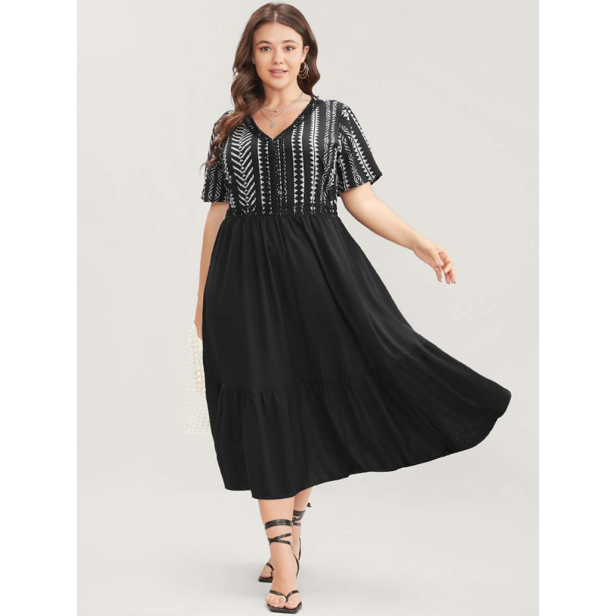 Plus Size Geometric Contrast Pocket V Neck Flutter Hem Midi Dress Black Women Vacation Patchwork V-neck Short sleeve Curvy Midi Dress BloomChic
Plus Size Geometric Contrast Pocket V Neck Flutter Hem Midi Dress Black Women Vacation Patchwork V-neck Short sleeve Curvy Midi Dress BloomChic