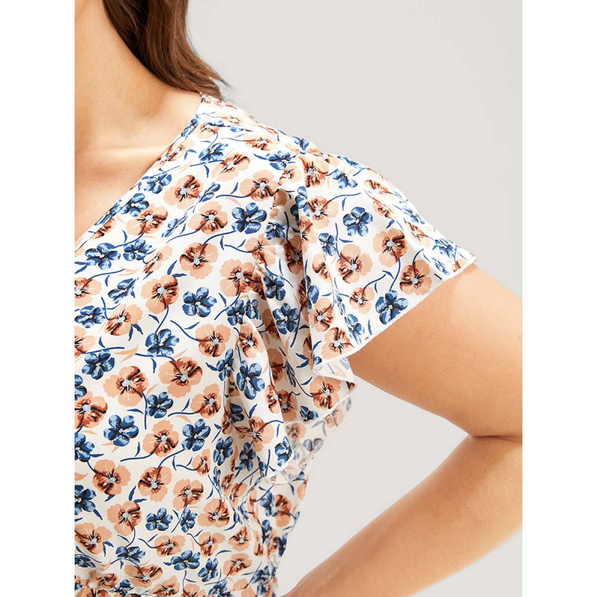 Plus Size White Ditsy Floral Cap Sleeve Ruffle Badydoll Blouse Women Elegant Cap Sleeve V-neck Dailywear Blouses BloomChic
Plus Size White Ditsy Floral Cap Sleeve Ruffle Badydoll Blouse Women Elegant Cap Sleeve V-neck Dailywear Blouses BloomChic