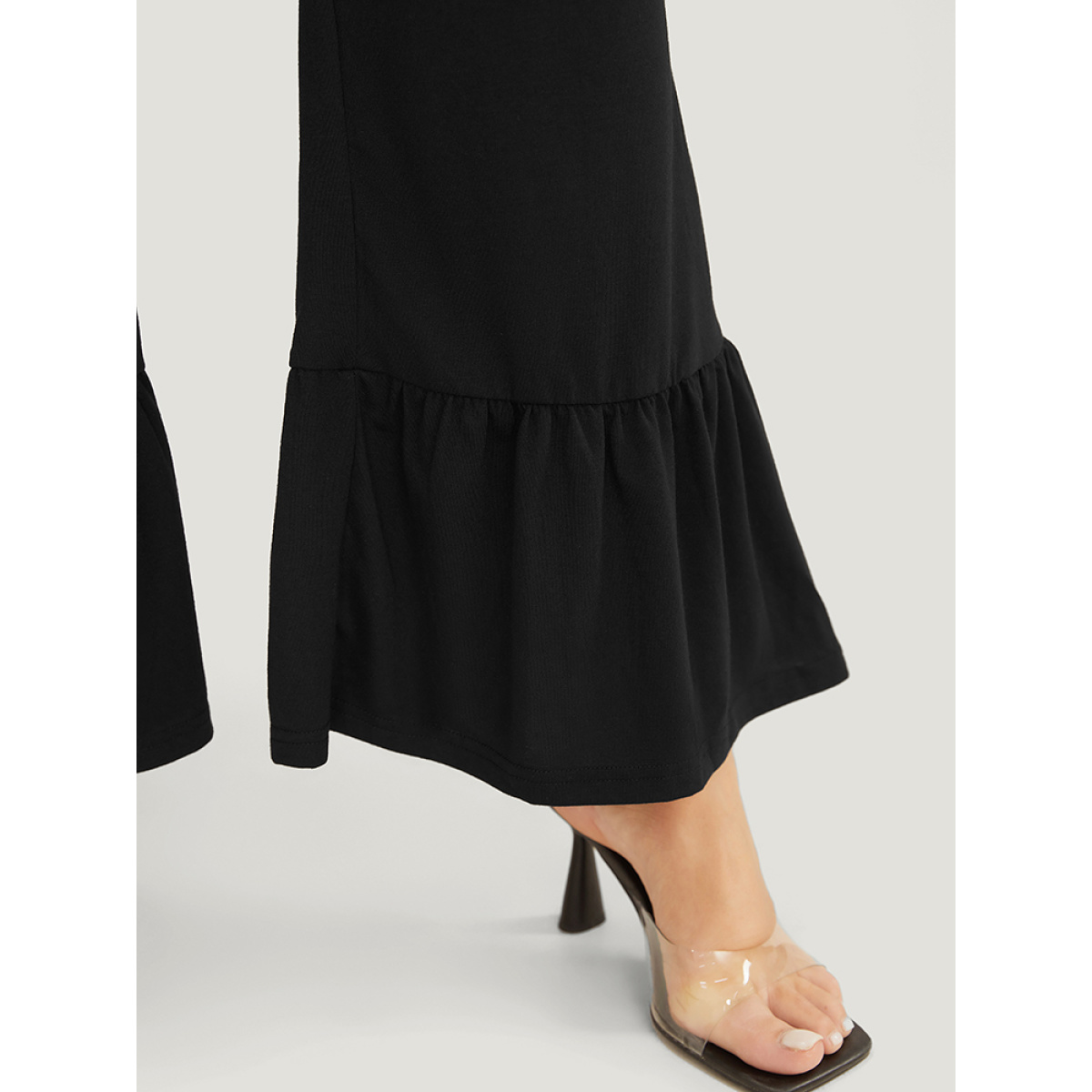 Plus Size Solid Pocket Elastic Waist Flare Leg Pants Women Black Casual Mid Rise Dailywear Pants BloomChic
Plus Size Solid Pocket Elastic Waist Flare Leg Pants Women Black Casual Mid Rise Dailywear Pants BloomChic