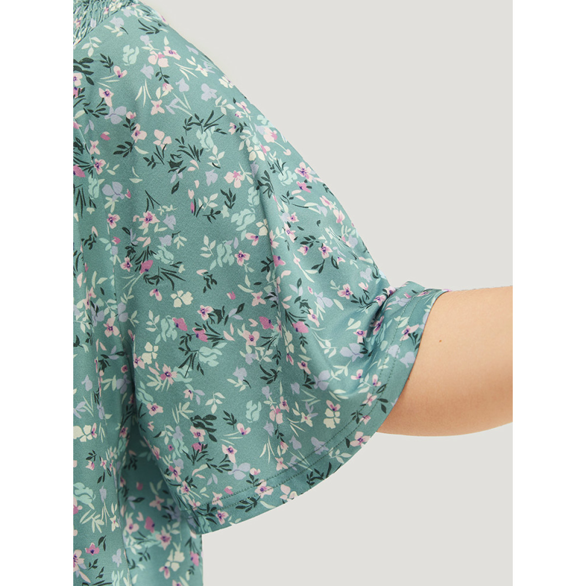 Plus Size Ditsy Floral Shirred Gathered Ruffle Sleeve T-shirt Emerald Round Neck Short sleeve Elegant Jersey Tops
Plus Size Ditsy Floral Shirred Gathered Ruffle Sleeve T-shirt Emerald Round Neck Short sleeve Elegant Jersey Tops