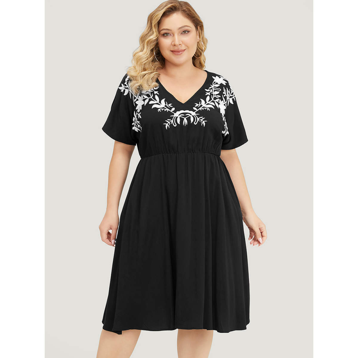 Plus Size Floral Embroidered Pocket Dolman Sleeve Ruffle Dress Black Women Embroidered V-neck Short sleeve Curvy Knee Dress BloomChic
Plus Size Floral Embroidered Pocket Dolman Sleeve Ruffle Dress Black Women Embroidered V-neck Short sleeve Curvy Knee Dress BloomChic