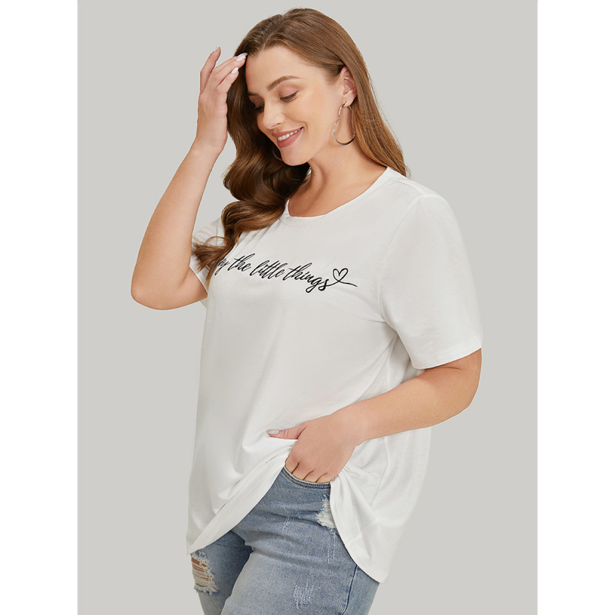 

Plus Size Heart & Slogan Print Graphic T-shirt White Women Casual Positive slogan Round Neck Dailywear T-shirts BloomChic