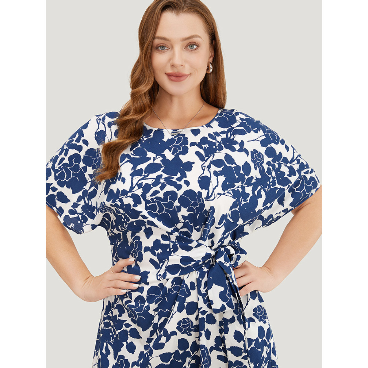 Plus Size Floral Print Batwing Sleeve Pocket Knot Side Dress Blue Women Elegant Knotted Round Neck Half Sleeve Curvy Short Dress BloomChic
Plus Size Floral Print Batwing Sleeve Pocket Knot Side Dress Blue Women Elegant Knotted Round Neck Half Sleeve Curvy Short Dress BloomChic