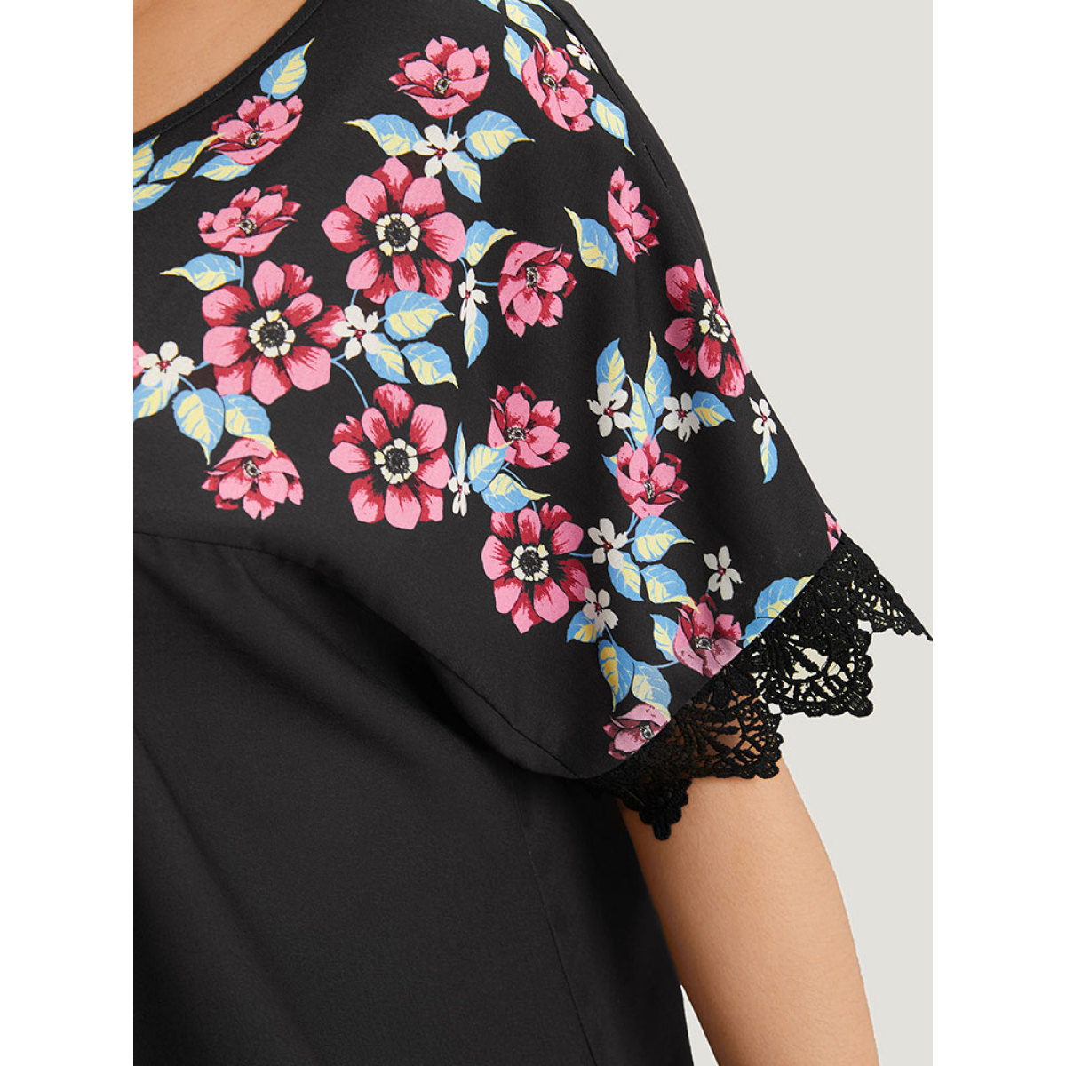Plus Size Black Floral Print Patchwork Lace Trim Gathered Blouse Women Elegant Short sleeve Round Neck Dailywear Blouses BloomChic
Plus Size Black Floral Print Patchwork Lace Trim Gathered Blouse Women Elegant Short sleeve Round Neck Dailywear Blouses BloomChic