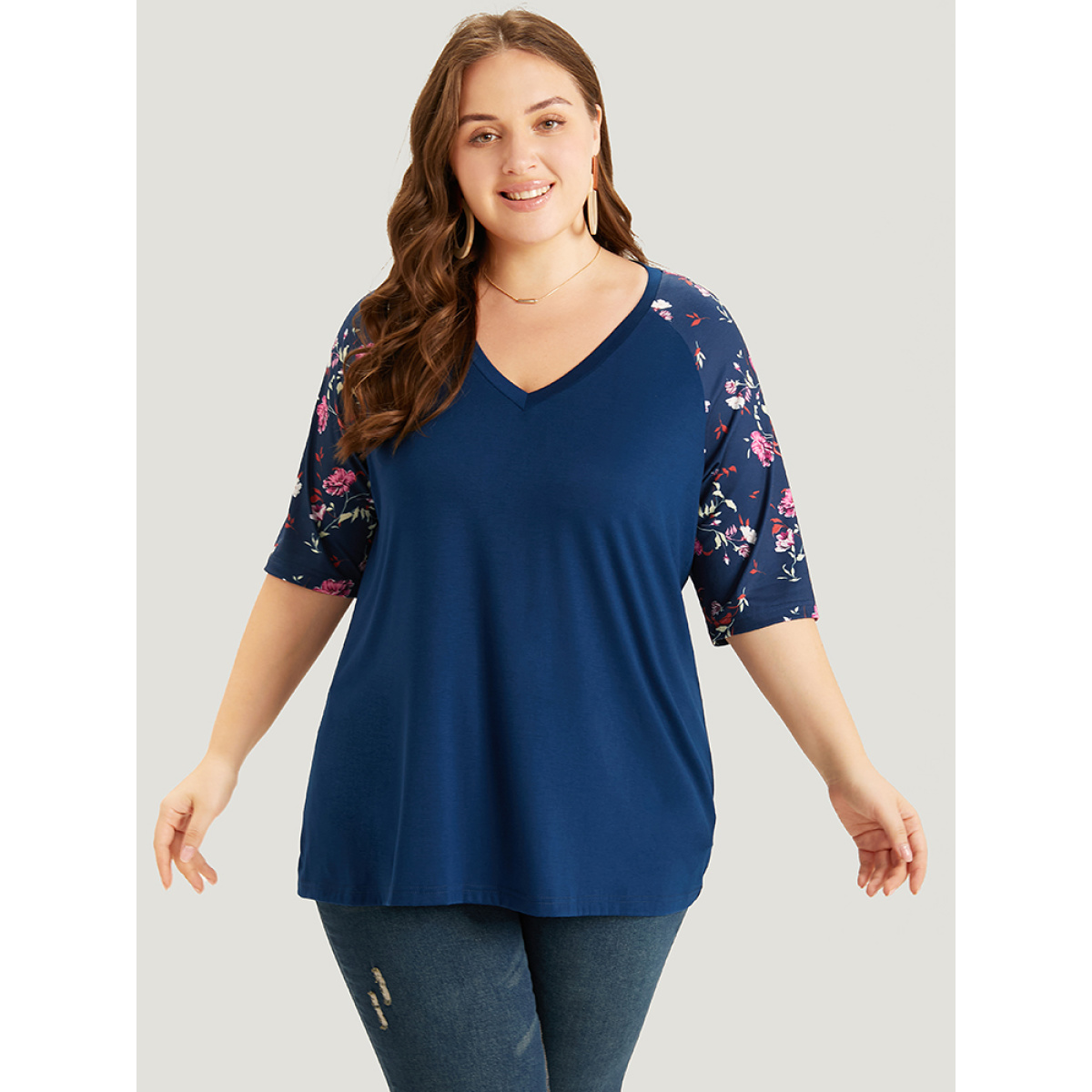 Plus Size Floral Patchwork Raglan Sleeve T-shirt Blue Women Elegant Patchwork Floral V-neck Work T-shirts BloomChic
Plus Size Floral Patchwork Raglan Sleeve T-shirt Blue Women Elegant Patchwork Floral V-neck Work T-shirts BloomChic