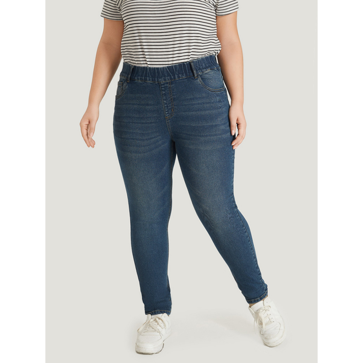 Plus Size Plain Elastic Waist Medium Wash Roll Hem Jeans Women Indigo Casual Plain Plain High stretch Pocket Jeans BloomChic
Plus Size Plain Elastic Waist Medium Wash Roll Hem Jeans Women Indigo Casual Plain Plain High stretch Pocket Jeans BloomChic