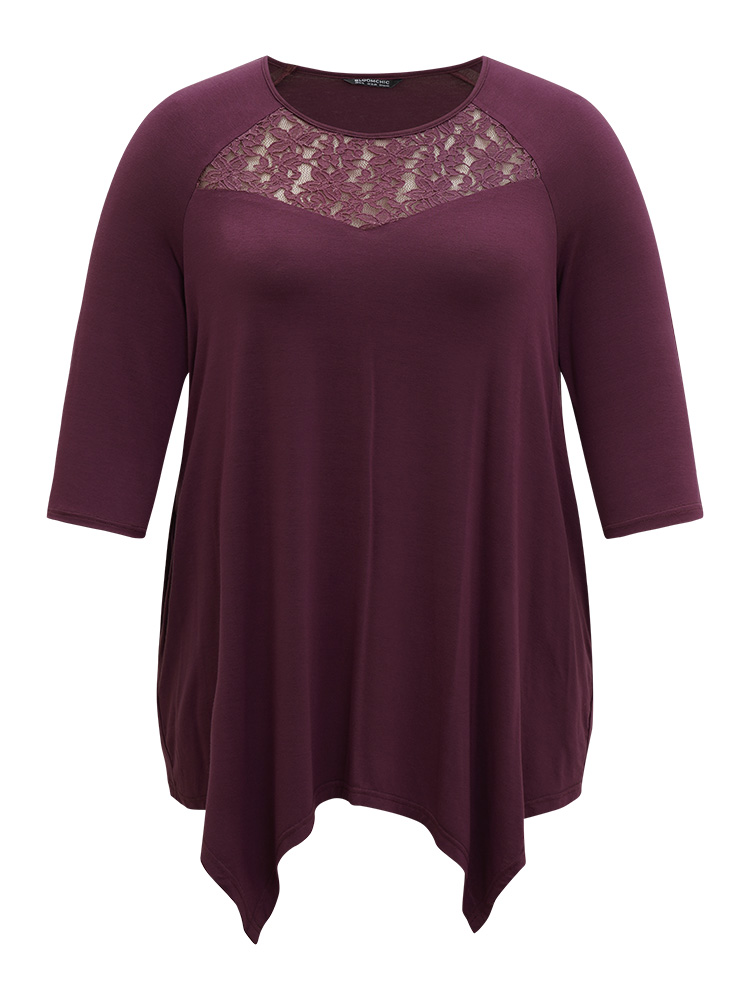 

Plus Size Supersoft Essentials Contrast Lace Asymmetrical Hem T-shirt Burgundy Women Elegant Drape Plain Round Neck Dailywear T-shirts BloomChic
