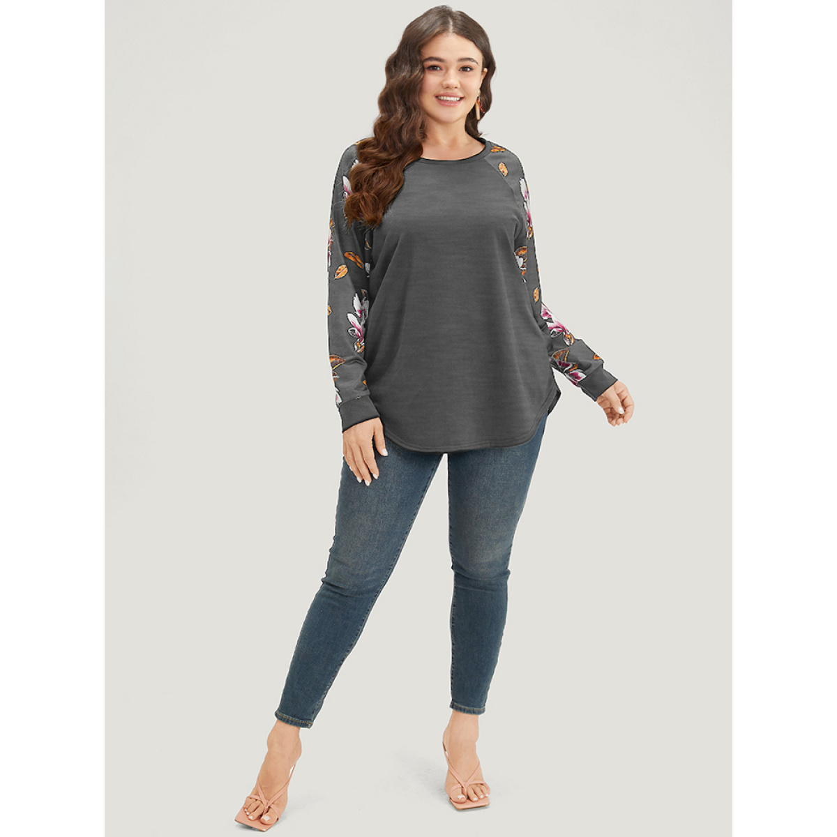 Plus Size Floral Patchwork Crew Neck Raglan Sleeve Sweatshirt Women Gray Elegant Elastic cuffs Round Neck Dailywear Sweatshirts BloomChic
Plus Size Floral Patchwork Crew Neck Raglan Sleeve Sweatshirt Women Gray Elegant Elastic cuffs Round Neck Dailywear Sweatshirts BloomChic