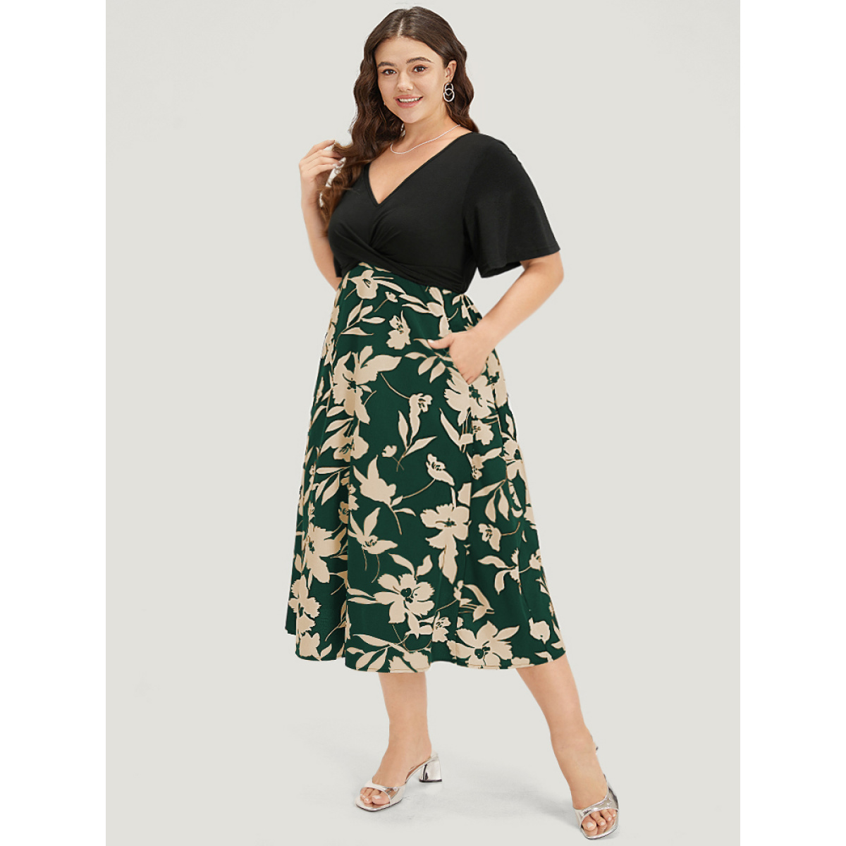 Plus Size Silhouette Floral Print Patchwork Crossover Pocket Dress Green Women Office Patchwork V-neck Short sleeve Curvy Midi Dress BloomChic
Plus Size Silhouette Floral Print Patchwork Crossover Pocket Dress Green Women Office Patchwork V-neck Short sleeve Curvy Midi Dress BloomChic