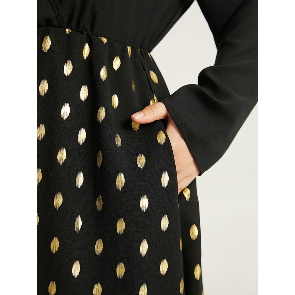 Plus Size Glitter Polka Dot Pocket V Neck Dress Black Women Glamour Printed V-neck Long Sleeve Curvy Midi Dress BloomChic
Plus Size Glitter Polka Dot Pocket V Neck Dress Black Women Glamour Printed V-neck Long Sleeve Curvy Midi Dress BloomChic