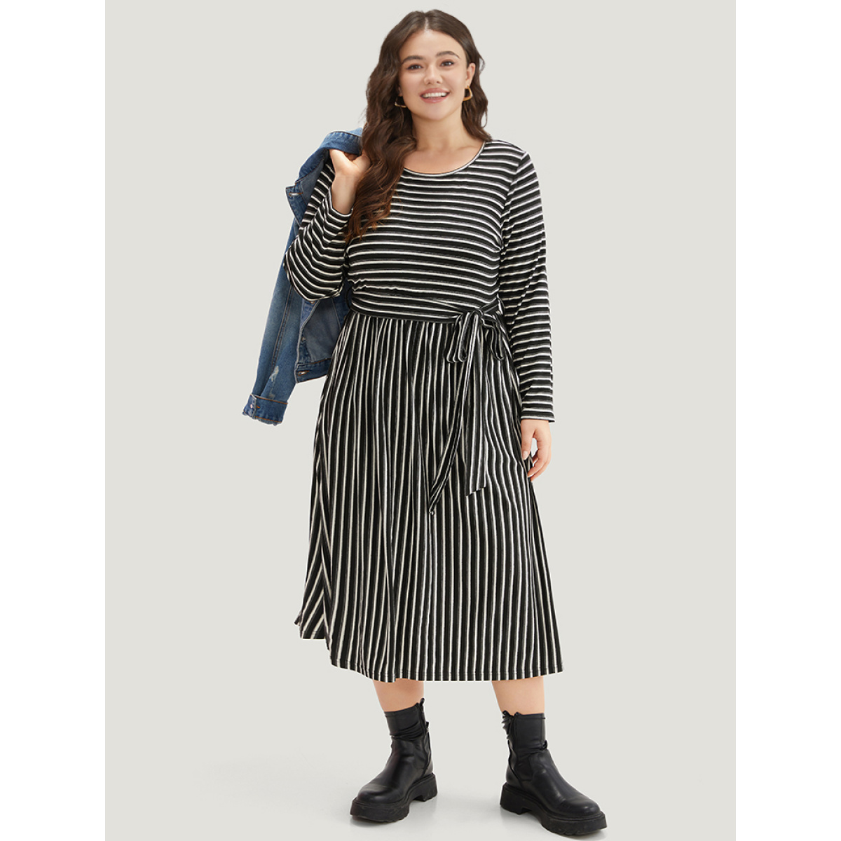 Plus Size Striped Round Neck Belted Dress Black Women Casual Belted Round Neck Long Sleeve Curvy Midi Dress BloomChic
Plus Size Striped Round Neck Belted Dress Black Women Casual Belted Round Neck Long Sleeve Curvy Midi Dress BloomChic
