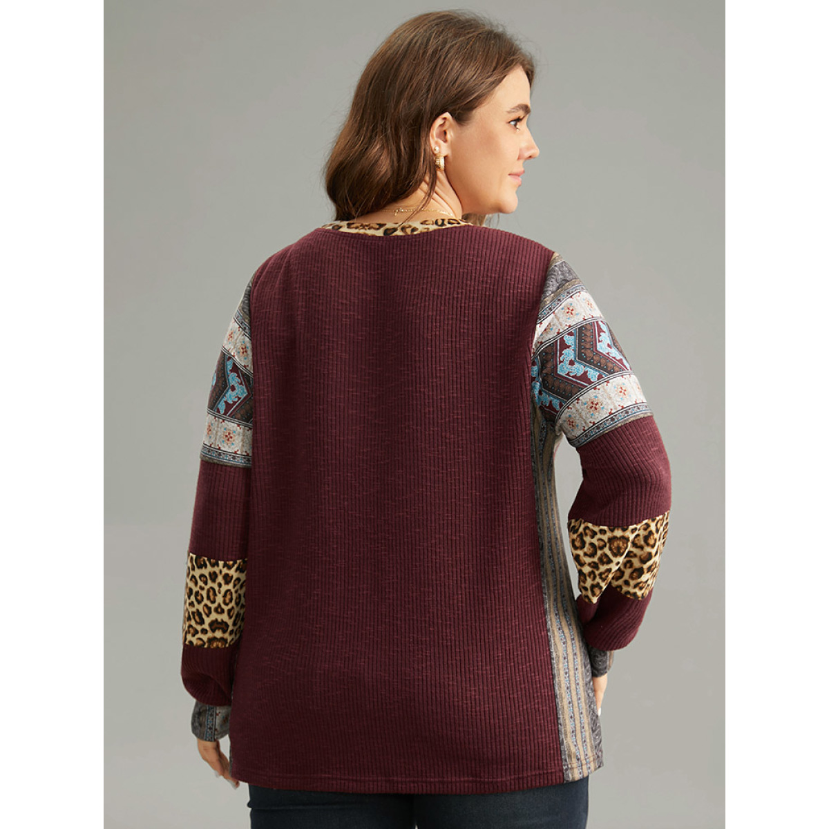

Plus Size Leopard Boho Print Round Neck Contrast Sweatshirt Women Burgundy Elegant Texture Round Neck Dailywear Sweatshirts BloomChic
