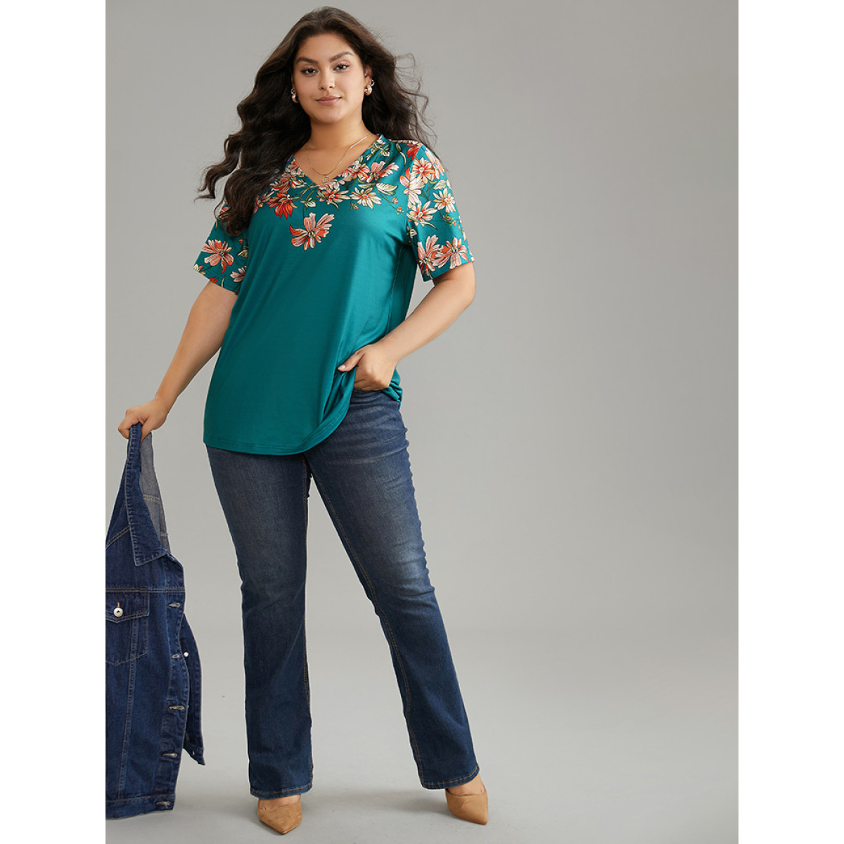 Plus Size Contrast Floral Print V Neck T-shirt Aegean Women Elegant Contrast Floral V-neck Dailywear T-shirts BloomChic
Plus Size Contrast Floral Print V Neck T-shirt Aegean Women Elegant Contrast Floral V-neck Dailywear T-shirts BloomChic