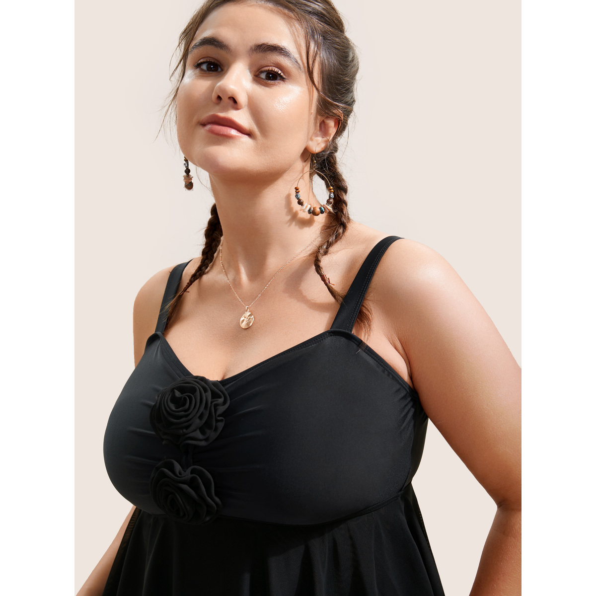 

Plus Size Solid Floral Decor Flutter Layered Hem Swim Top Women's Swimwear Black Beach Non High stretch Bodycon Heart neckline Curve Swim Tops BloomChic