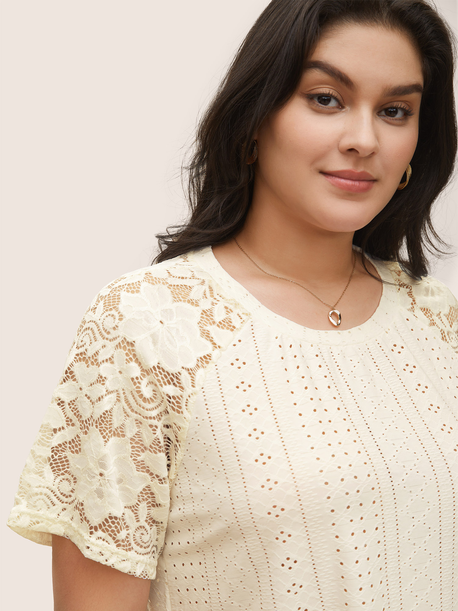 

Plus Size Solid Broderie Anglaise Lace Raglan Sleeve T-shirt Beige Women Elegant See through Plain Round Neck Everyday T-shirts BloomChic
