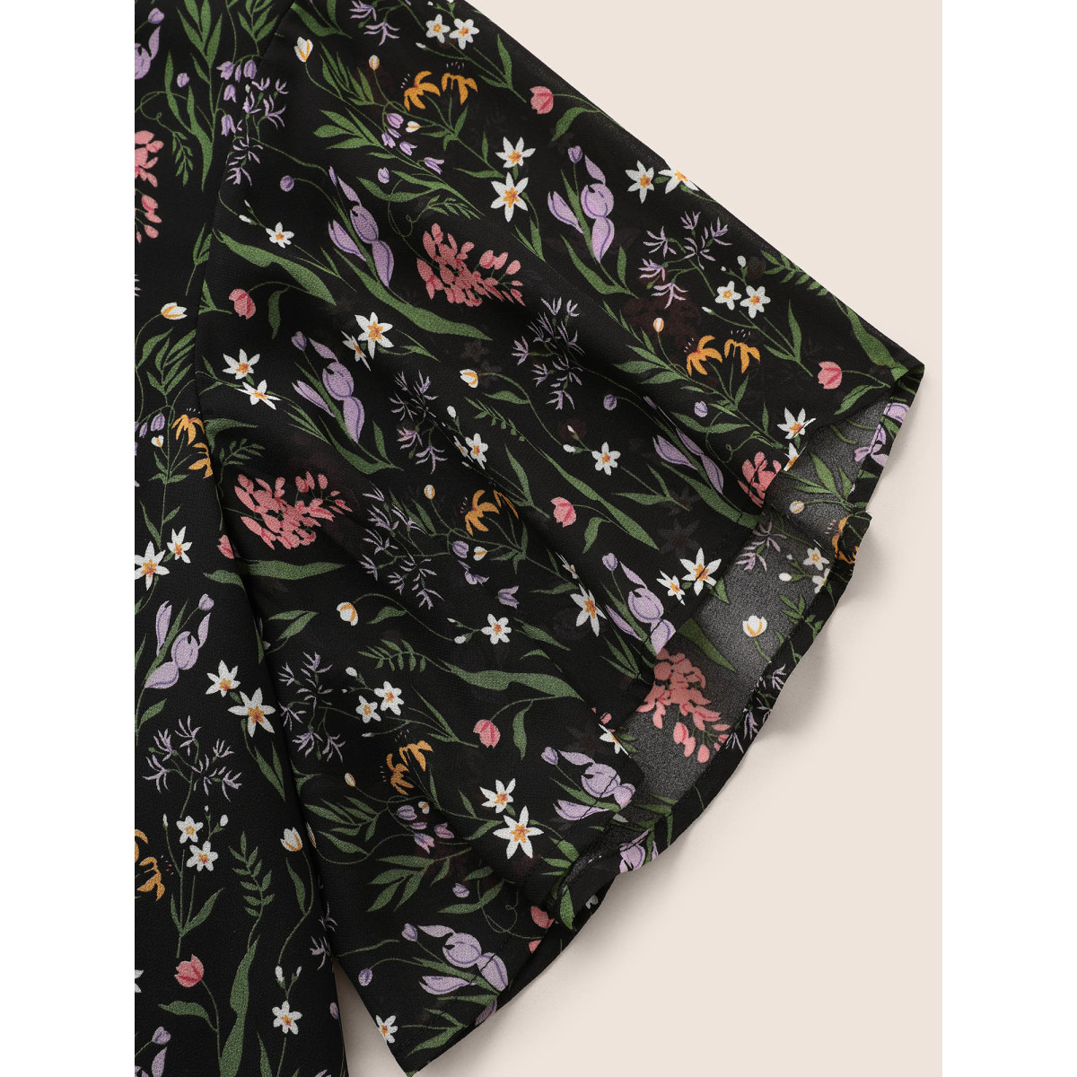 Plus Size Black Floral Pleated Flat Collar See Through Blouse Women Elegant Short sleeve Flat collar Everyday Blouses BloomChic
Plus Size Black Floral Pleated Flat Collar See Through Blouse Women Elegant Short sleeve Flat collar Everyday Blouses BloomChic