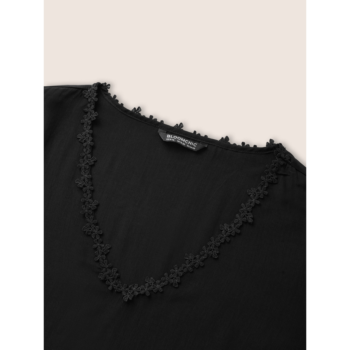 Plus Size Black Plain V Neck Floral Patchwork Blouse Women Casual Short sleeve V-neck Everyday Blouses BloomChic
Plus Size Black Plain V Neck Floral Patchwork Blouse Women Casual Short sleeve V-neck Everyday Blouses BloomChic