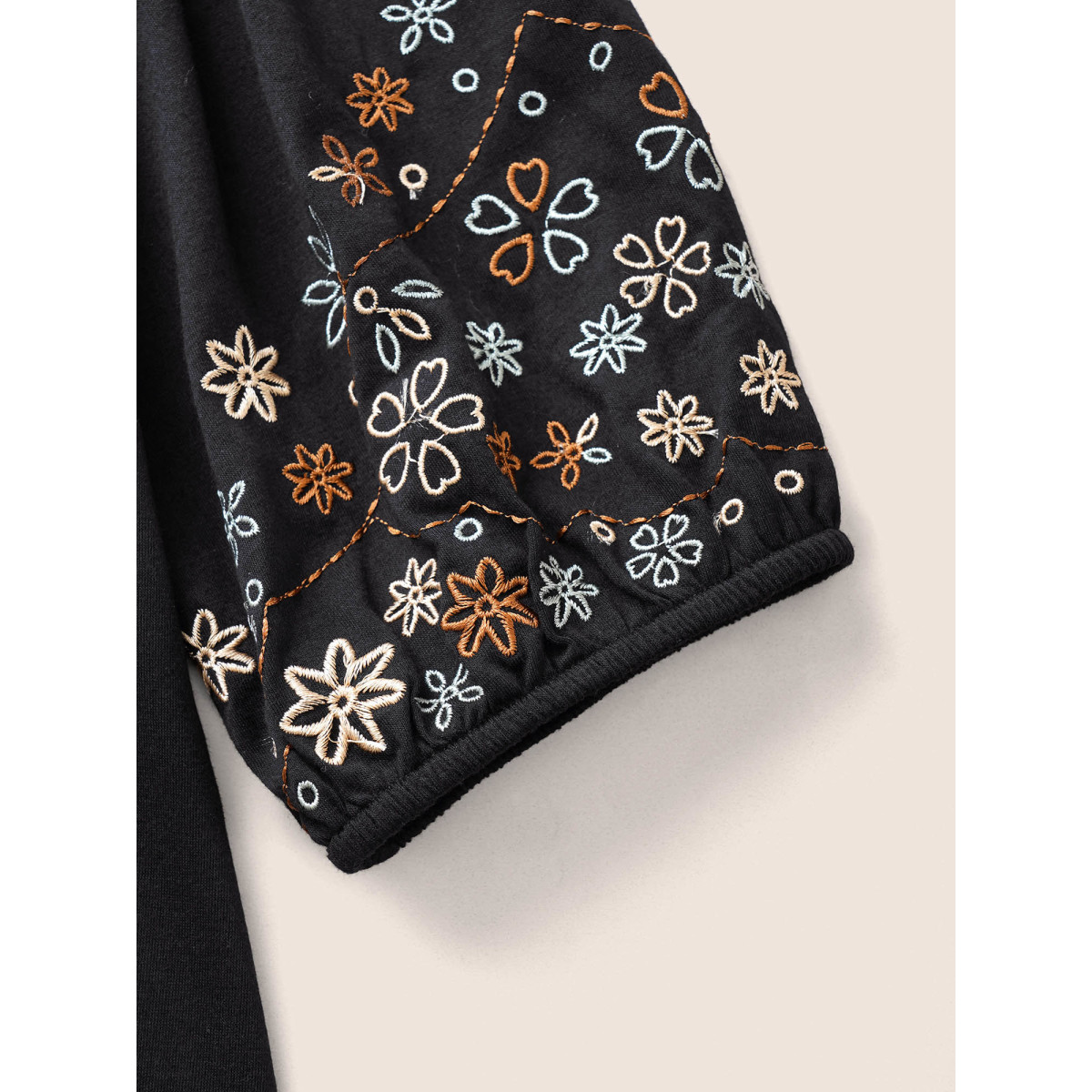 Plus Size Floral Embroidered Crew Neck Puff Sleeve T-shirt Black Women Elegant Embroidered Round Neck Everyday T-shirts BloomChic
Plus Size Floral Embroidered Crew Neck Puff Sleeve T-shirt Black Women Elegant Embroidered Round Neck Everyday T-shirts BloomChic
