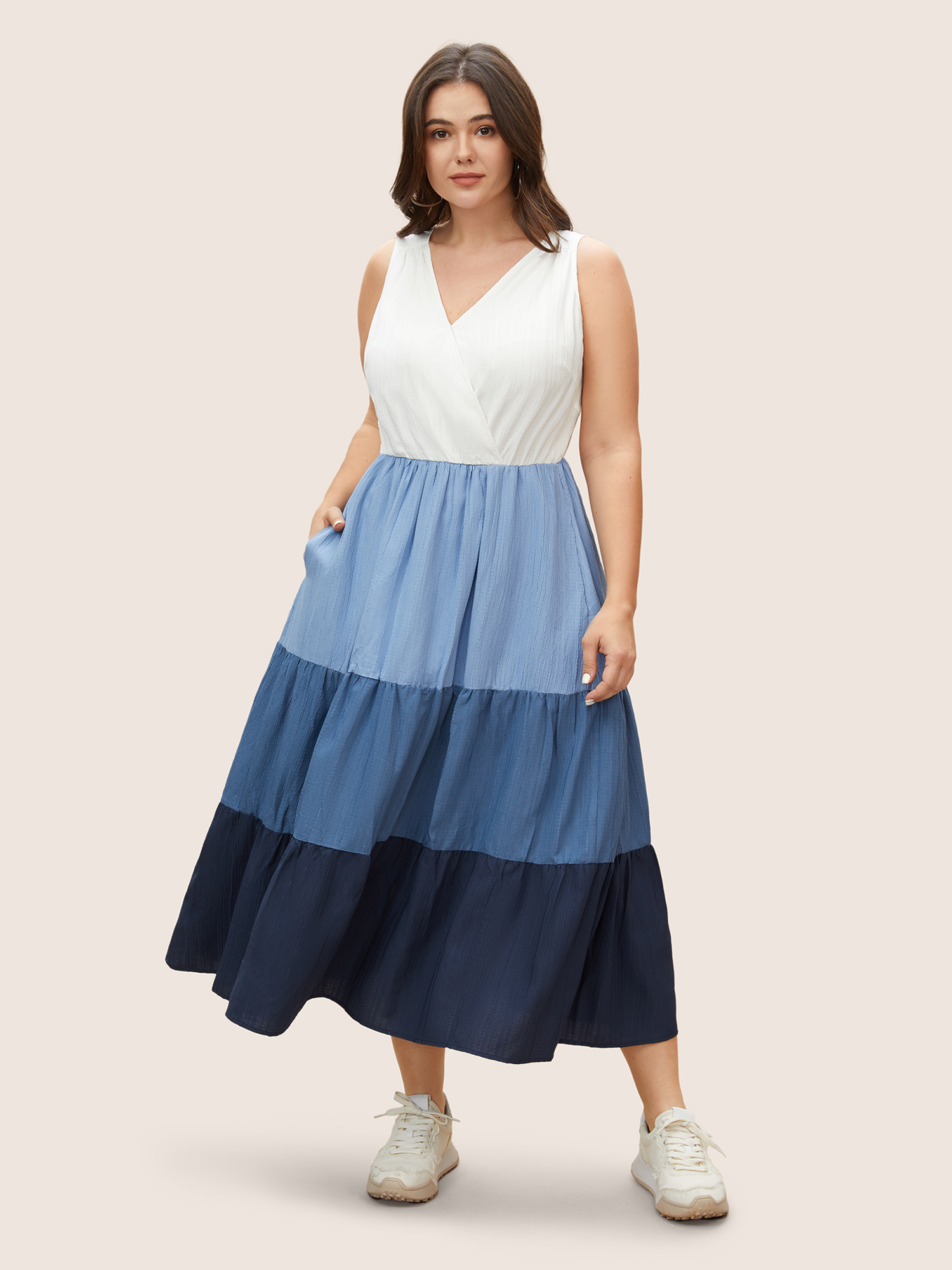

Plus Size Colorblock Contrast Ruffle Layered Hem Dress Blue Women Overlapping V-neck Sleeveless Curvy BloomChic
