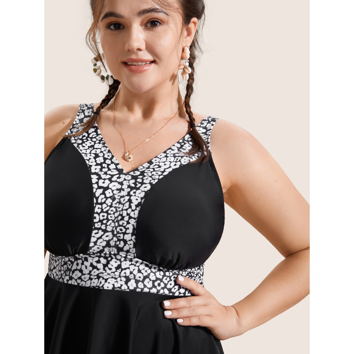 Plus Size Leopard Print Patchwork V Neck Swim Top Women's Swimwear Black Beach Contrast High stretch Skinny V-neck Curve Swim Tops BloomChic
Plus Size Leopard Print Patchwork V Neck Swim Top Women's Swimwear Black Beach Contrast High stretch Skinny V-neck Curve Swim Tops BloomChic