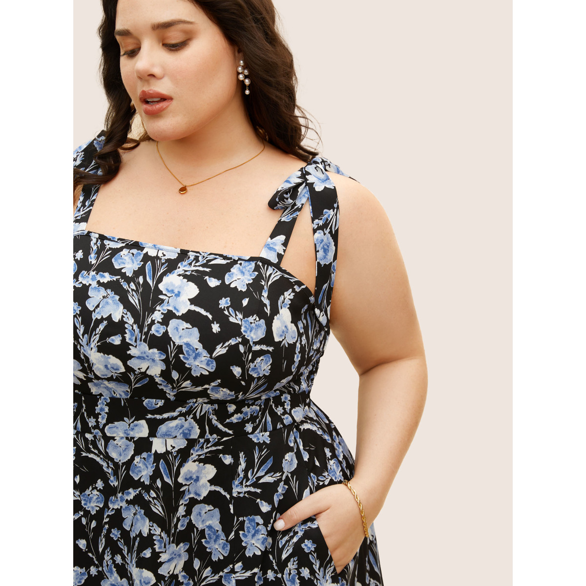 

Plus Size Floral Print Tie Knot Shirred Dress Black Women Tie knot Non Sleeveless Curvy BloomChic