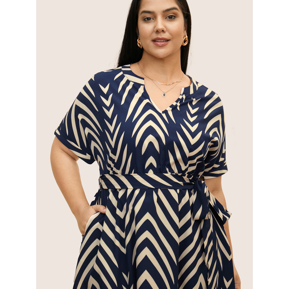 

Plus Size Geometric Belted Dolman Sleeve Curved Hem Dress Navy Women Flat collar with V-notch Short sleeve Curvy BloomChic