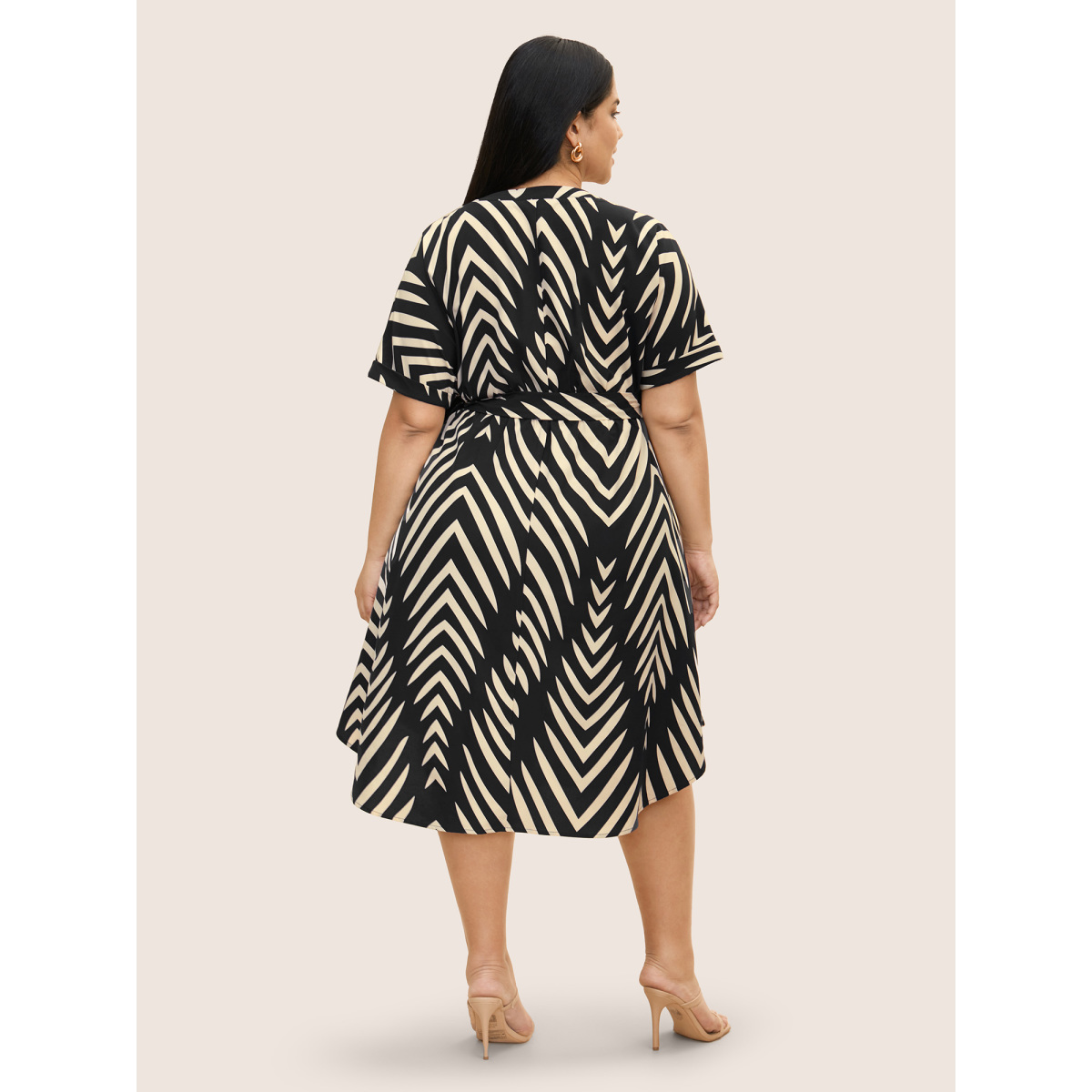 

Plus Size Geometric Belted Dolman Sleeve Curved Hem Dress Black Women Flat collar with V-notch Short sleeve Curvy BloomChic