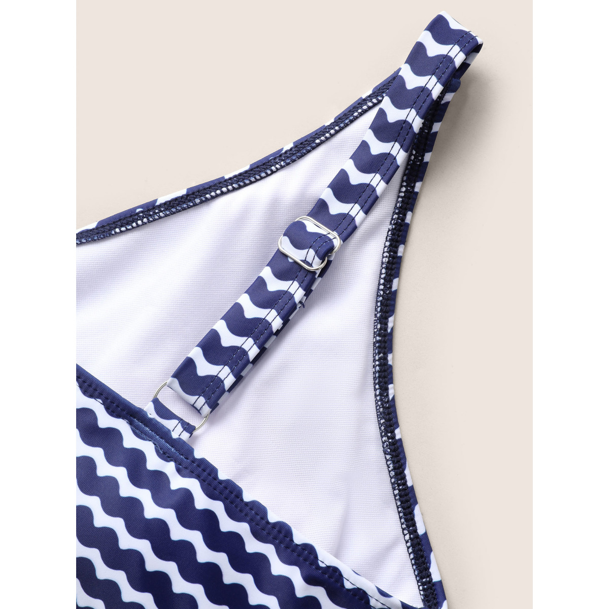 Plus Size Striped Patchwork Ruched Tie Knot Swim Top Women's Swimwear Navy Beach Tie knot High stretch Skinny V-neck Curve Swim Tops BloomChic
Plus Size Striped Patchwork Ruched Tie Knot Swim Top Women's Swimwear Navy Beach Tie knot High stretch Skinny V-neck Curve Swim Tops BloomChic