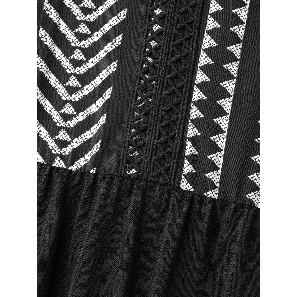 Plus Size Printed Color-Block Bell Sleeve Midi Dress Black Women Resort Woven ribbon&lace trim V-neck Long Sleeve Curvy BloomChic
Plus Size Printed Color-Block Bell Sleeve Midi Dress Black Women Resort Woven ribbon&lace trim V-neck Long Sleeve Curvy BloomChic