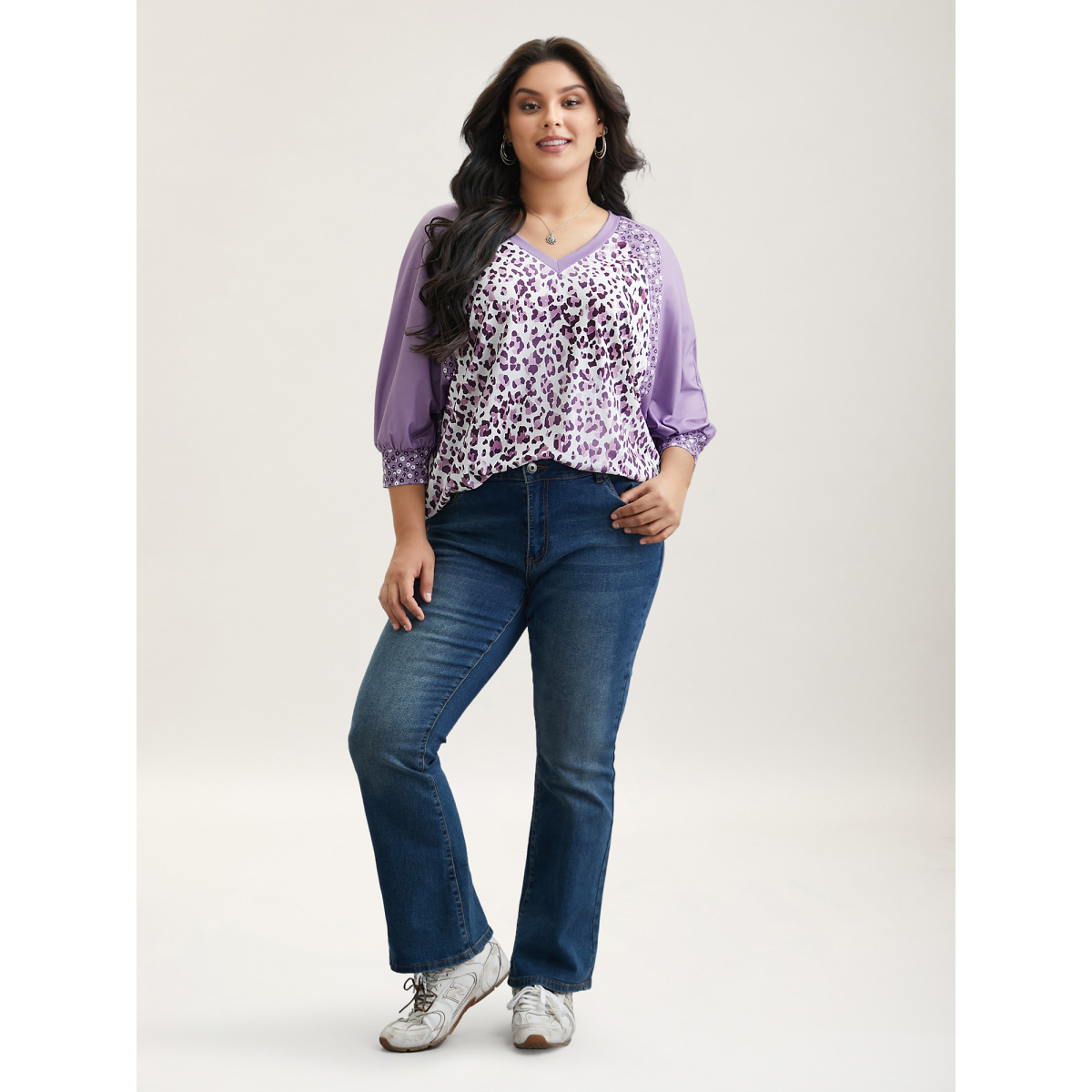 Plus Size Leopard Print Contrast Raglan Sleeve T-Shirt Multicolor Women Casual Contrast V-neck Everyday T-shirts BloomChic
Plus Size Leopard Print Contrast Raglan Sleeve T-Shirt Multicolor Women Casual Contrast V-neck Everyday T-shirts BloomChic