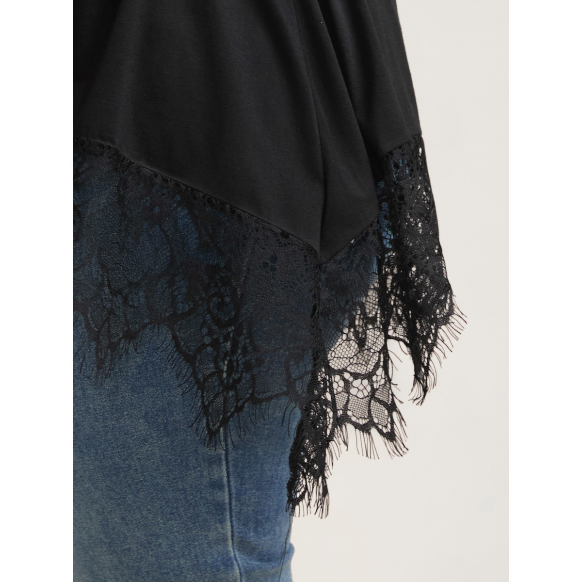 Plus Size Lace Trim Round Neck Casual T-Shirt Black Women Elegant Patchwork Round Neck Loose Everyday T-shirts BloomChic
Plus Size Lace Trim Round Neck Casual T-Shirt Black Women Elegant Patchwork Round Neck Loose Everyday T-shirts BloomChic