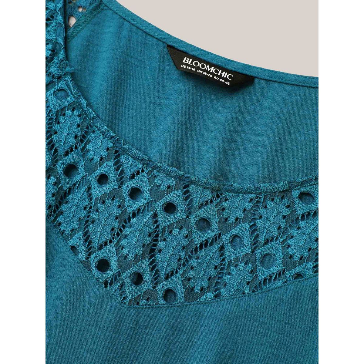 Plus Size Lace Cut-Out Raglan Sleeve Pockets Midi Dress Aegean Women Elegant Woven ribbon&lace trim Round Neck Short sleeve Curvy BloomChic
Plus Size Lace Cut-Out Raglan Sleeve Pockets Midi Dress Aegean Women Elegant Woven ribbon&lace trim Round Neck Short sleeve Curvy BloomChic