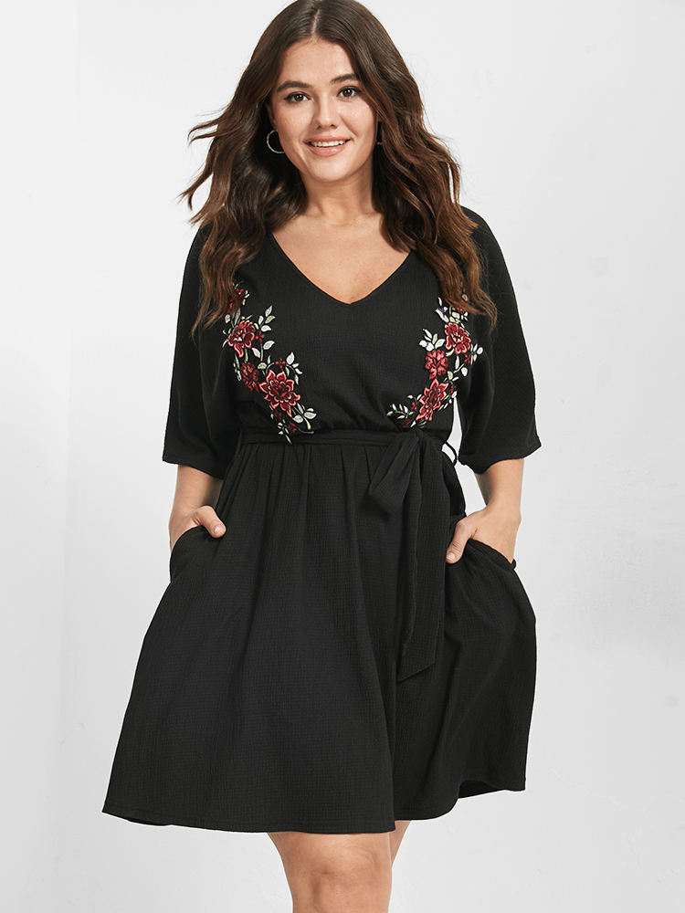 

Plus Size Floral Embroidered Pocket Belted Short Dress Black Women Elegant Belted V-neck Half Sleeve Curvy Short Dress BloomChic