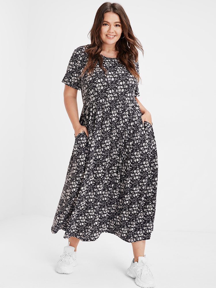 

Plus Size Side Pocket Floral Maxi Dress Black Women Elegant Gathered Round Neck Short sleeve Curvy Long Dress BloomChic