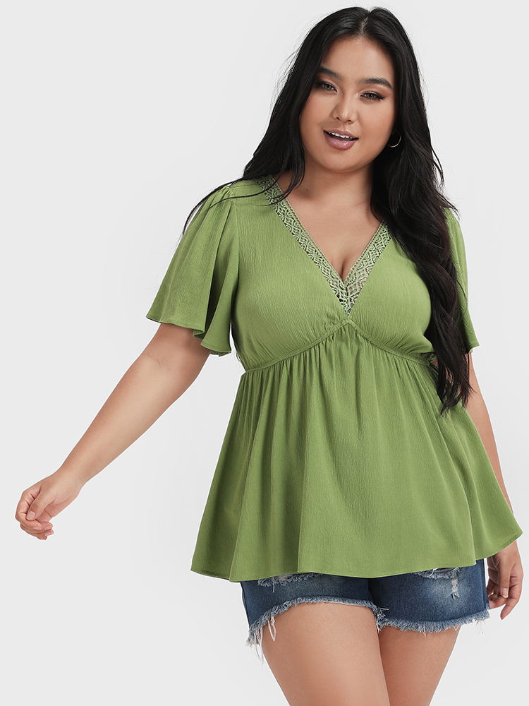 

Plus Size Green Solid Crochet Lace V Neck Blouse Women Elegant Short sleeve V-neck Dailywear Blouses BloomChic