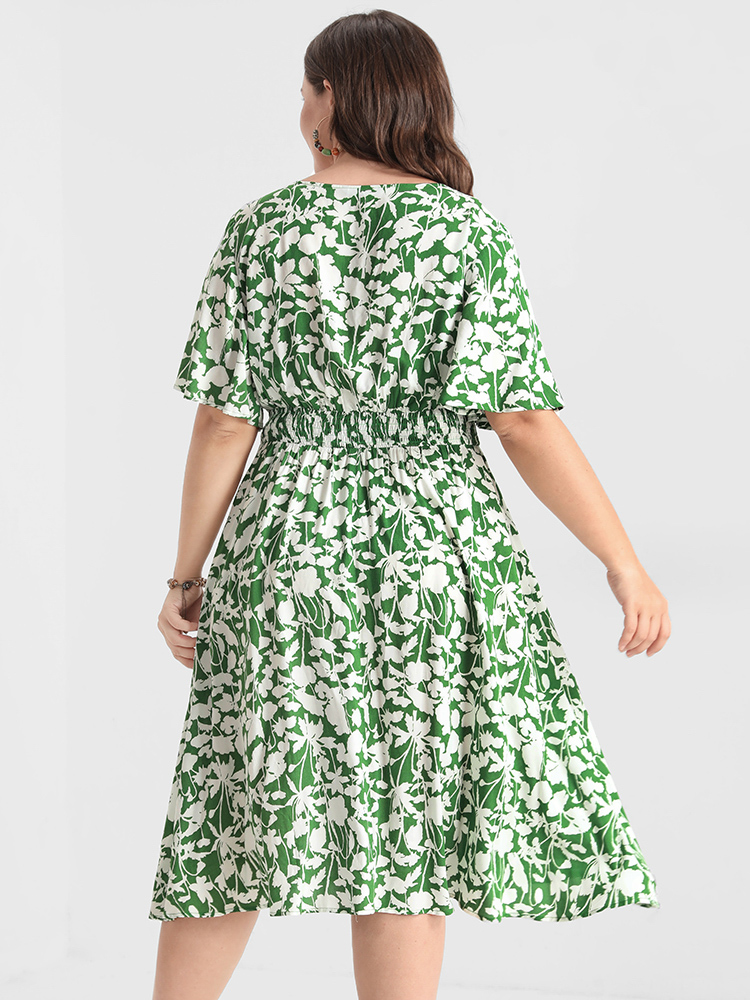Plus Size Women Dailywear Ditsy Floral Printed Ruffle Sleeve Short sleeve V-neck Elegant Dresses BloomChic 