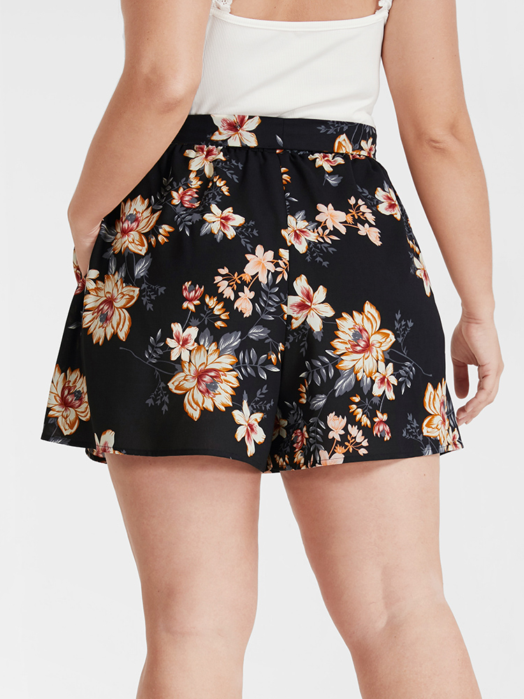 

Plus Size Floral Belted Pocket Elastic Waist Shorts Women BlackFlower Casual Belted Dailywear Shorts BloomChic