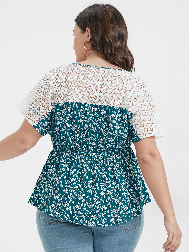 

Plus Size Teal Ditsy Floral Ruffles Raglan Sleeve Contrast Lace Blouse Women Elegant Short sleeve V-neck Dailywear Blouses BloomChic