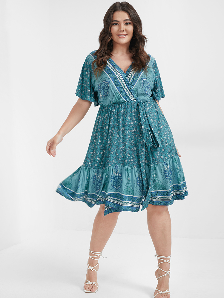 

Plus Size Ditsy Floral Split Knotted Flutter Wrap Short Dress LightBlue Women Vacation Cross straps V-neck Short sleeve Curvy Short Dress BloomChic