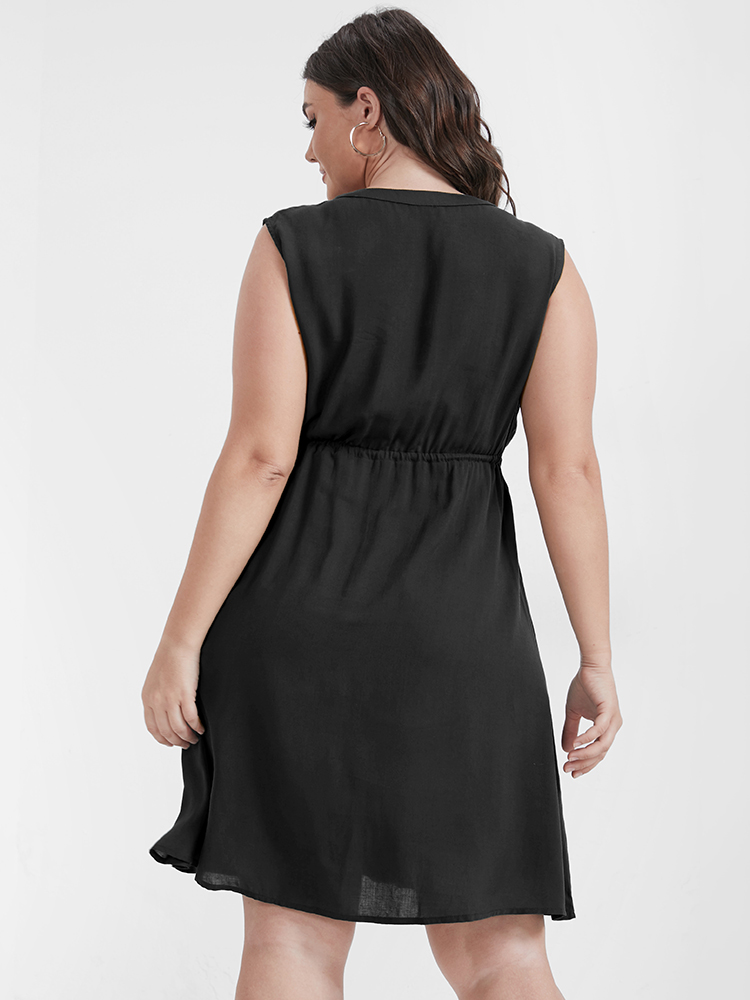 

Plus Size Plain Ties Front Button Pocket V Neck Dress Black Women Button V-neck Sleeveless Curvy Knee Dress BloomChic