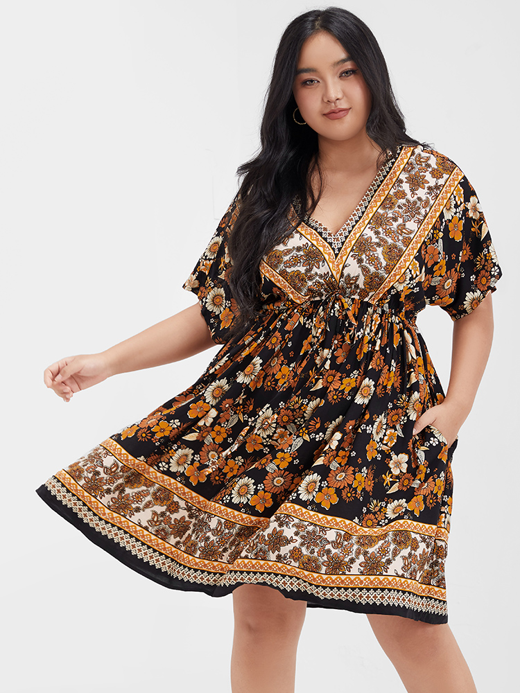 

Plus Size Floral V Neck Elastic Waist Pocket Ruffles Knee Dress BlackFlower Women Vacation Printed V-neck Short sleeve Curvy Knee Dress BloomChic