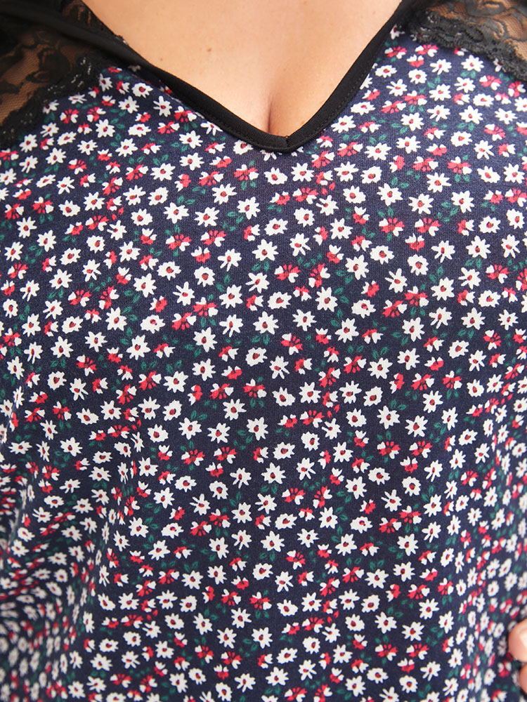 Floral Contrast Lace Ties Neck T-shirt 