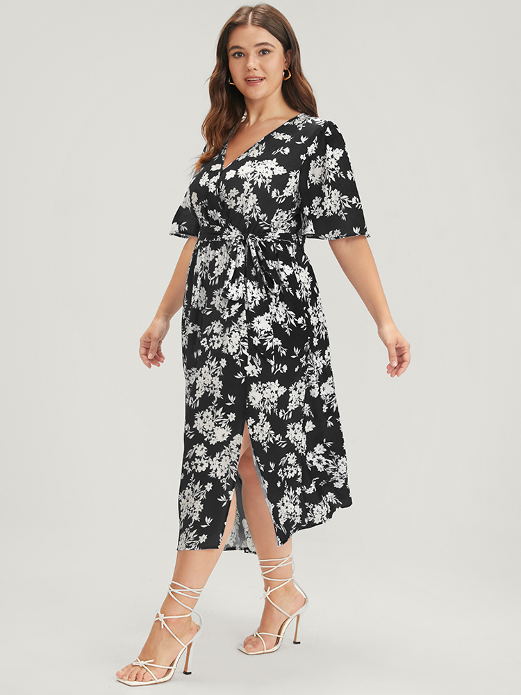 

Plus Size Floral Pocket Button Ties Ruffled Split Wrap Midi Dress Black Women Elegant Printed V-neck Half Sleeve Curvy Midi Dress BloomChic