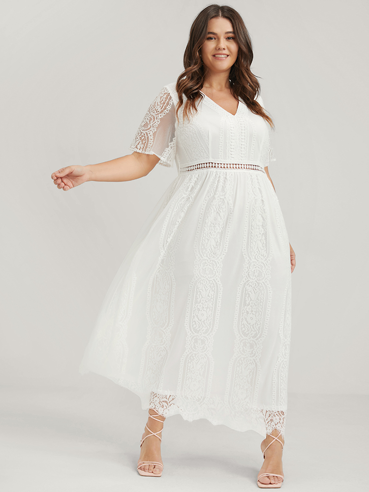 

Elegant Mesh Lace Embroidered Plus Size Women Long Dress Dailywear Plain Sleeve Short Sleeve V Neck Dresses BloomChic, White