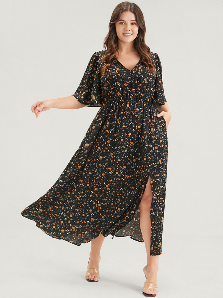 

Plus Size Floral Print Split Pocket Wrap Button Ruffled Maxi Dress Black Women Elegant Printed V-neck Half Sleeve Curvy Maxi Dress BloomChic