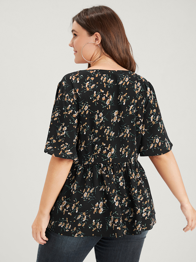 Plus Size Women Dailywear Floral Elastic Waist Ruffle Sleeve Half Sleeve V-neck Elegant Blouses BloomChic 